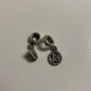 2 IN 1 GRAD HAT AND 18 PANDORA CHARM SET